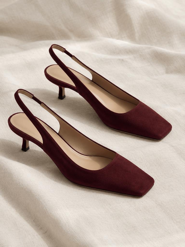Bordeauxrode suède slingback met lage kittenhak en vierkante neus